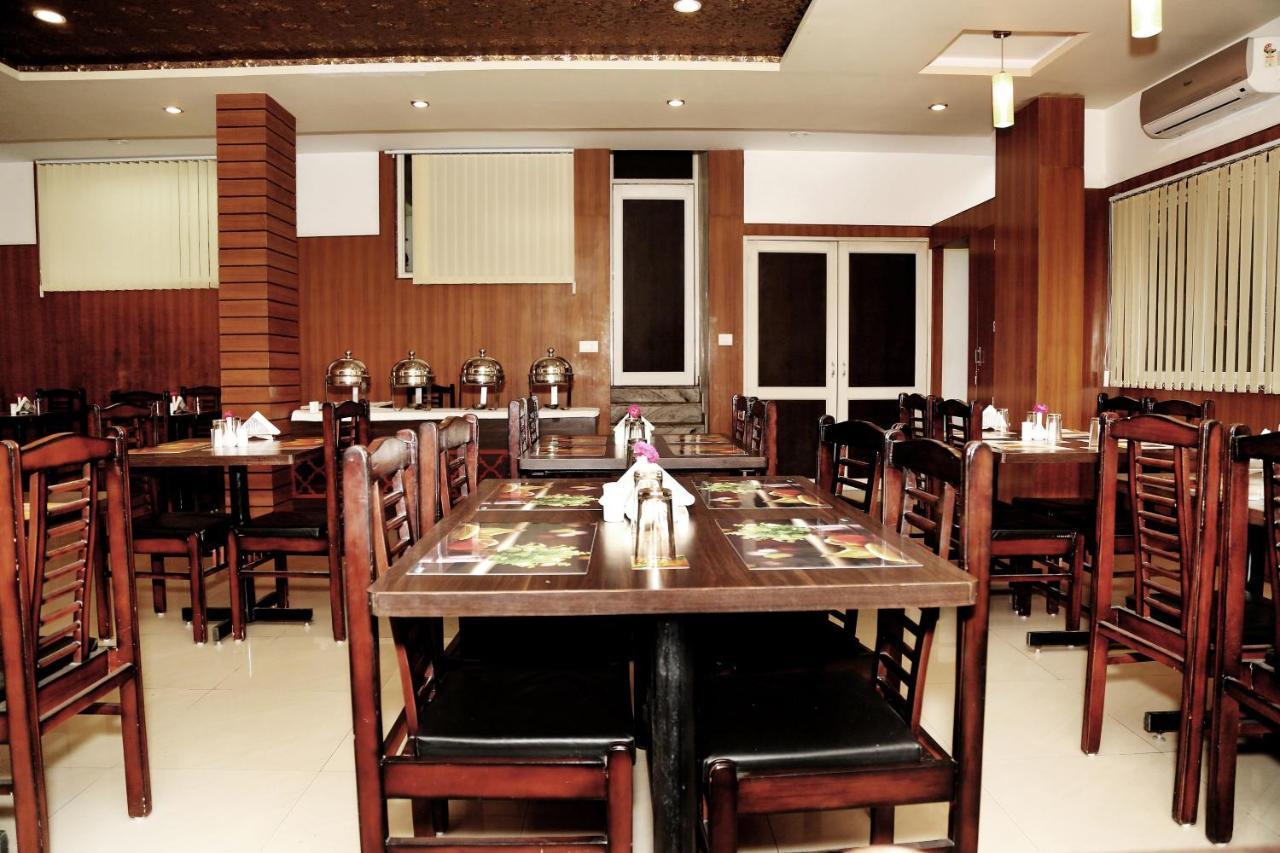 Narayans Leela Inn Udaipur Esterno foto