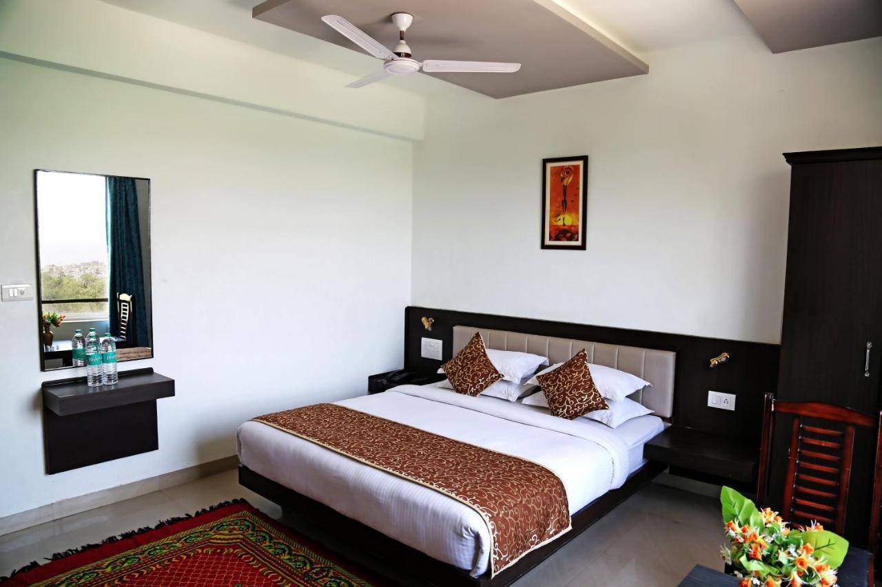 Narayans Leela Inn Udaipur Esterno foto