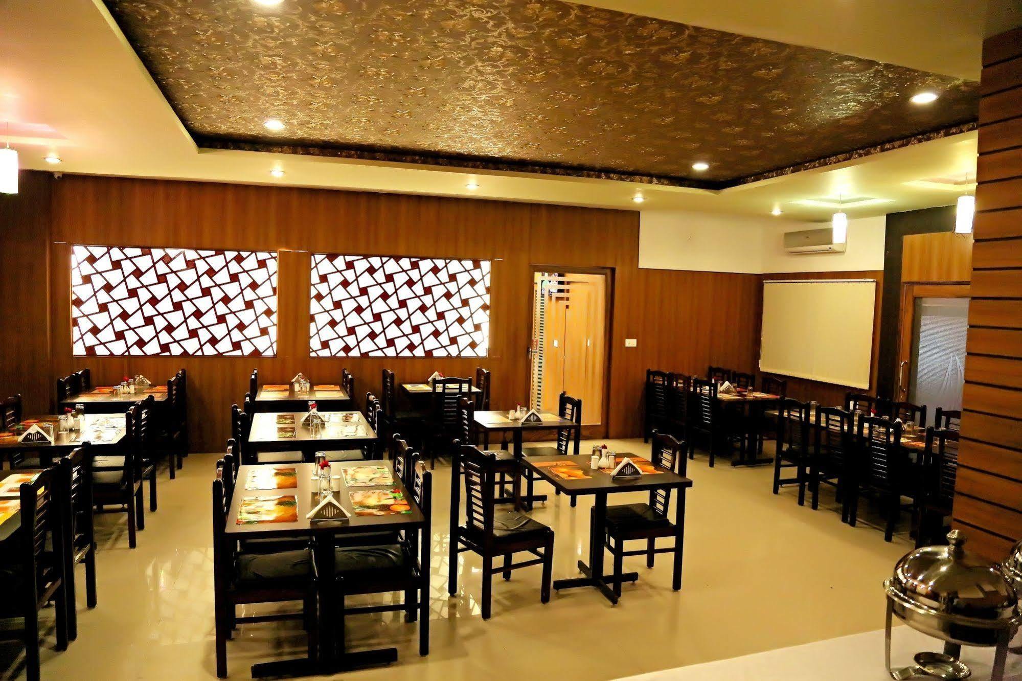 Narayans Leela Inn Udaipur Esterno foto