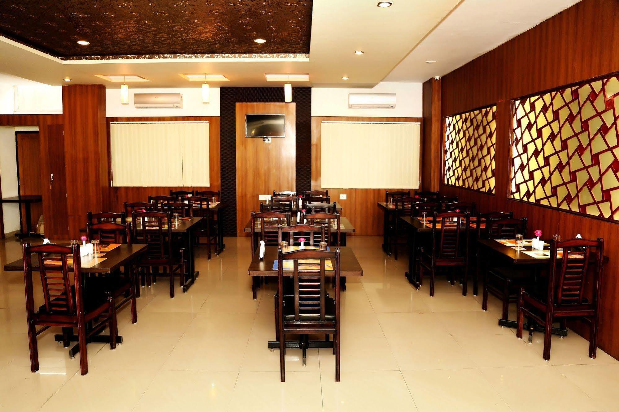 Narayans Leela Inn Udaipur Esterno foto
