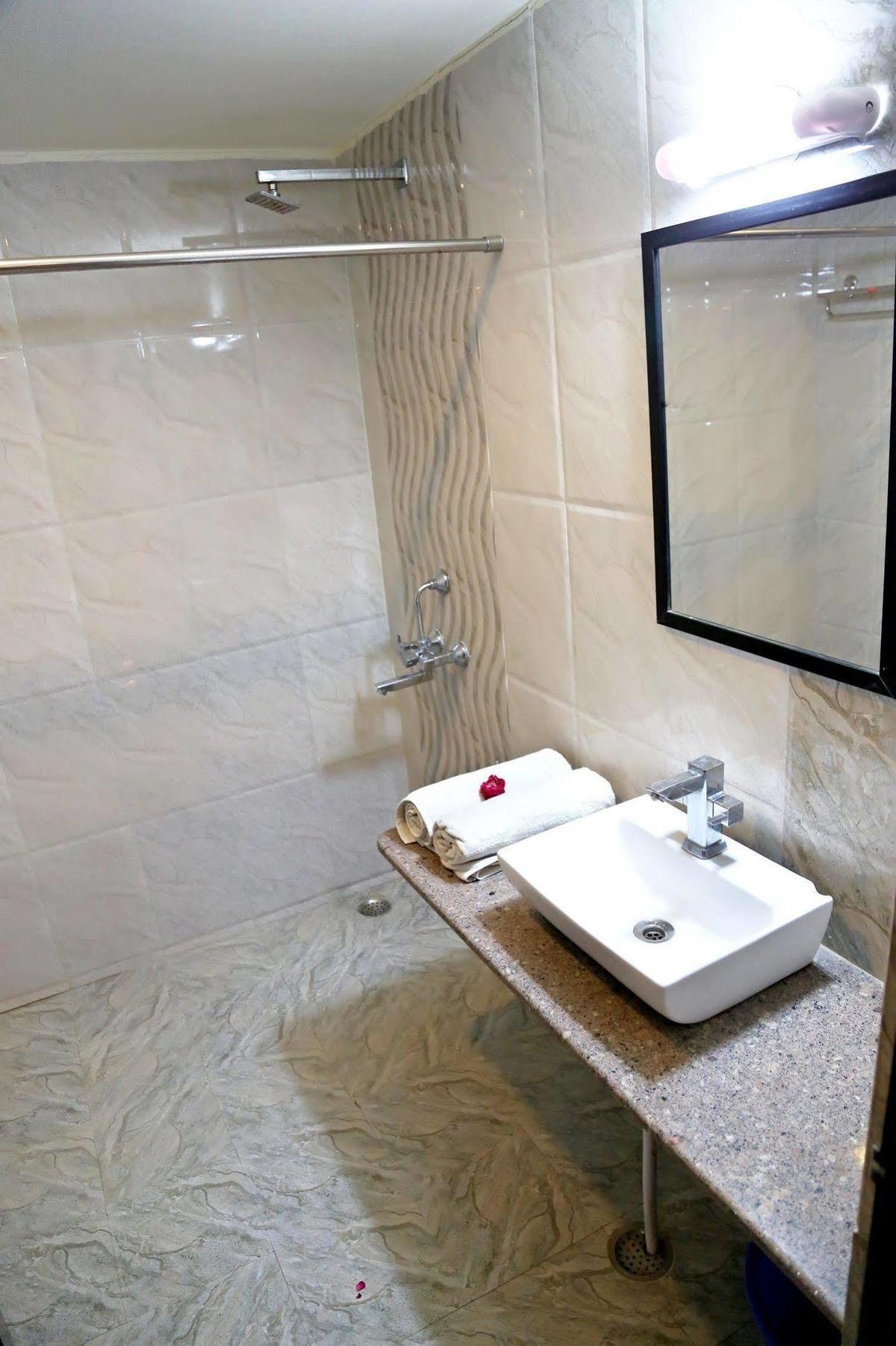 Narayans Leela Inn Udaipur Esterno foto