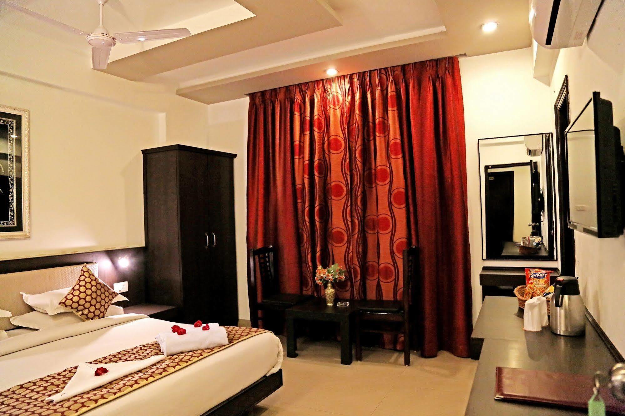 Narayans Leela Inn Udaipur Esterno foto